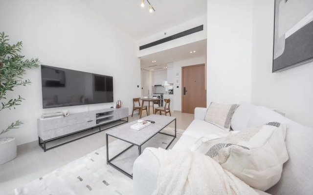 Luxury 1-bedroom JVC Apartment With Balcony Pool