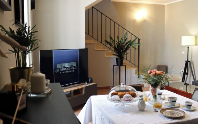 All'Ombra Della Reggia