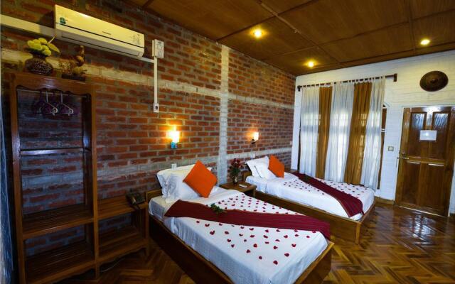Teak Wood Hotel
