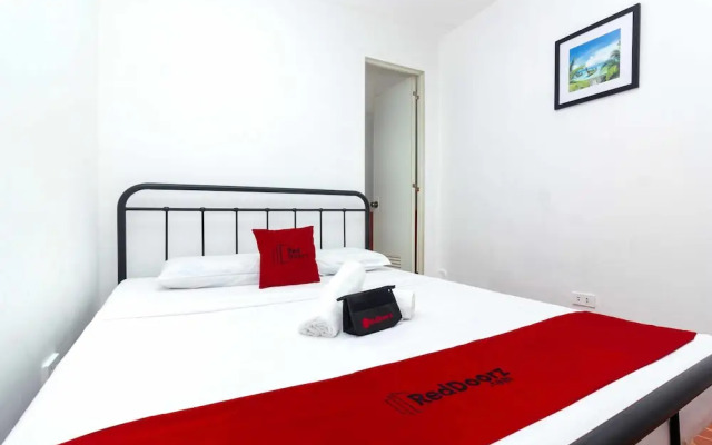 RedDoorz near The Persimmon