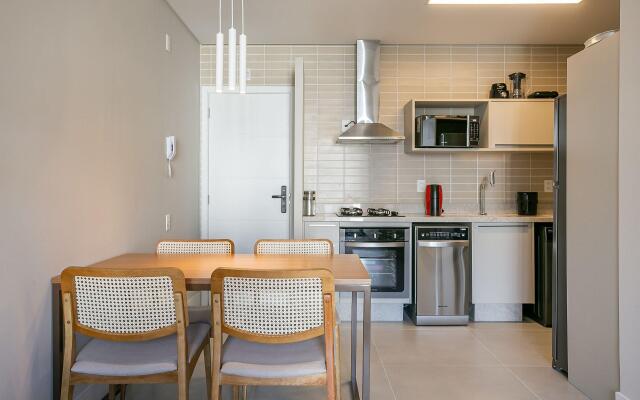 Moderno em condomínio com foodhall #CORG02