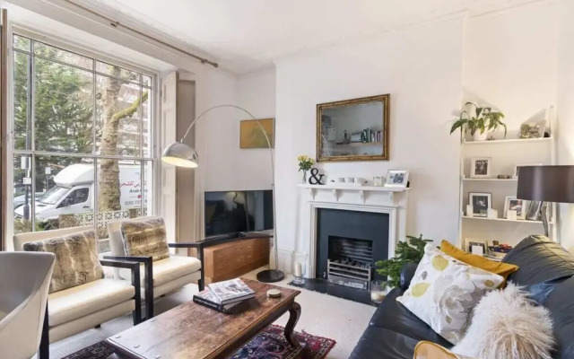 Contemporary 1 Bedroom Apartment in Hammersmith, London