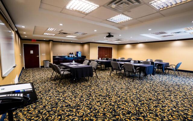Holiday Inn Express & Suites Pampa by IHG