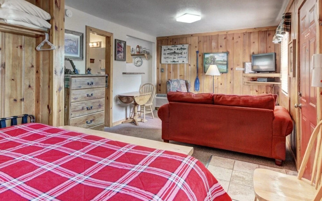 Eagle Fire Lodge & Cabins