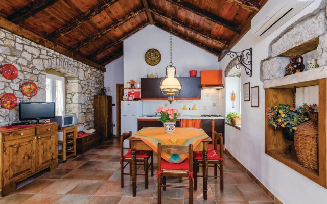 Awesome Home in Kuna Peljeska With Wifi and 4 Bedrooms