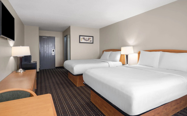 Travelodge by Wyndham Fargo West Acres