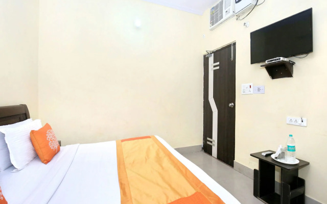 OYO 11642 Hotel Golden Grand