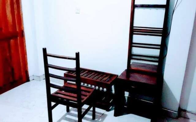 Black And White Kandy Guest House