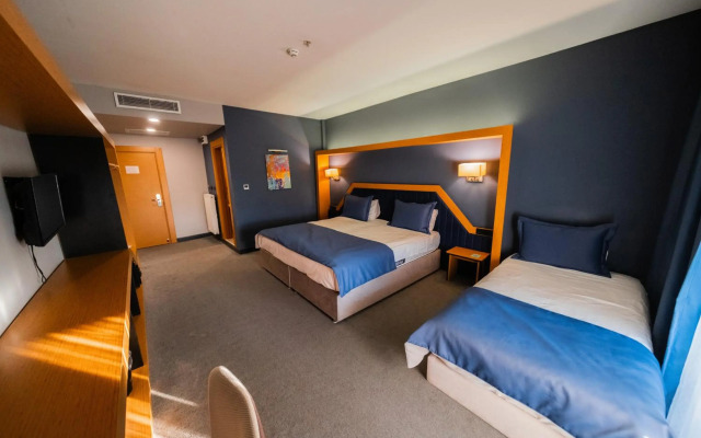 Roof 264 Hotel and Suites