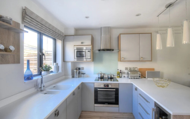 3 Grove Mews