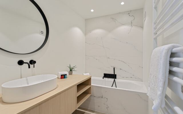 Stylishly Refurbished Apartment With sea View