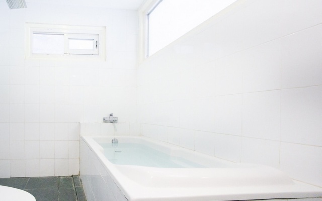 The Garden by Reddoorz – Bathroom – Senggigi