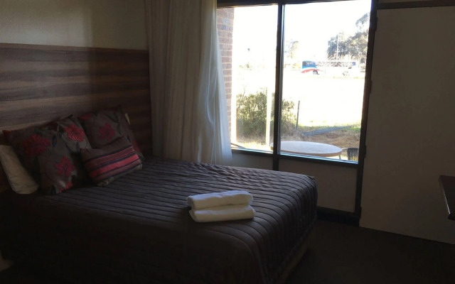 Red Cedars Motel
