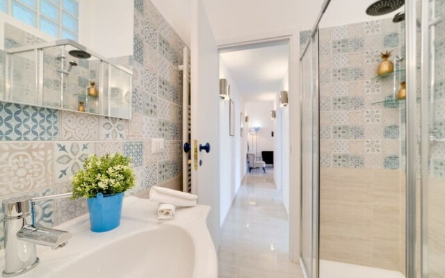 Lovely 2 bed Flat in Front of the Colosseum!