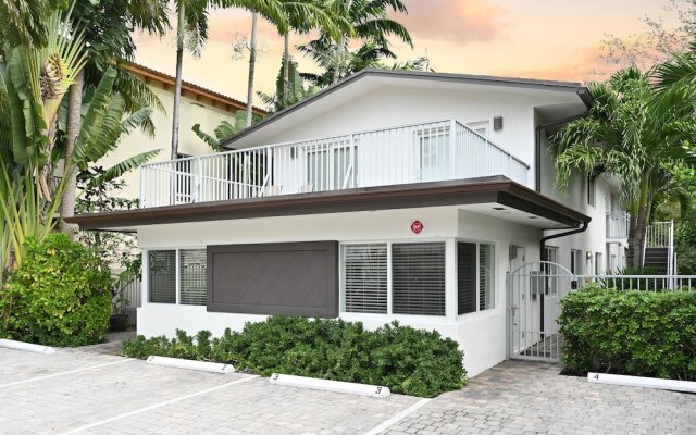 Brand-new All-suite Triplex Unit Near Beach 2 Bedroom Duplex