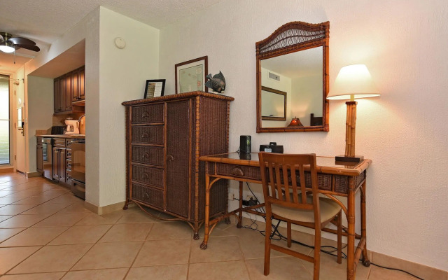 Maui Kaanapali S #b133 Studio Bedroom Condo by RedAwning