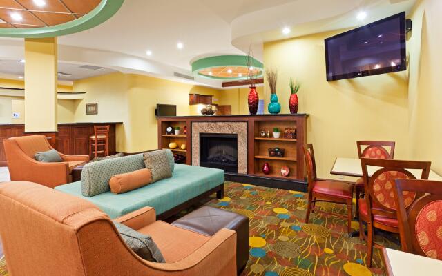 Holiday Inn Express & Suites Greensboro-(I-40 Wendover), an IHG Hotel