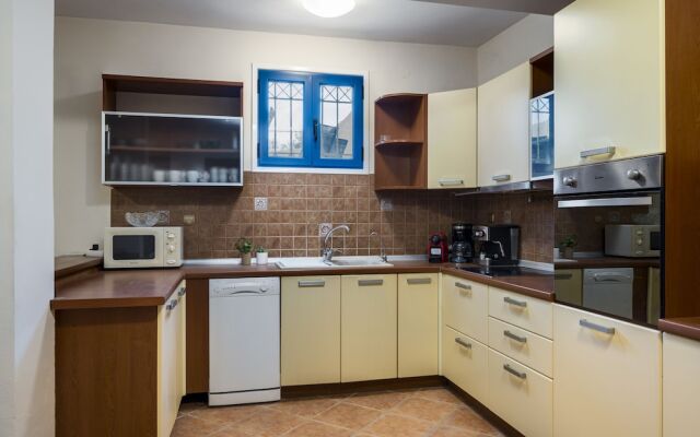 Villa Nina with Private Plunge Pool by Konnect, 5 km to Corfu Town