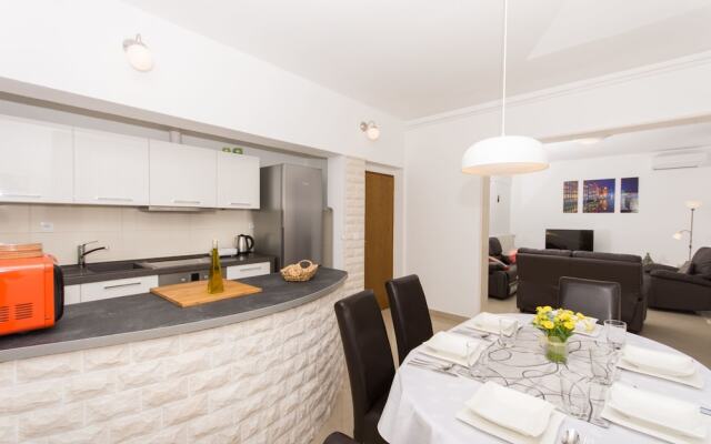 House Ruzmarin