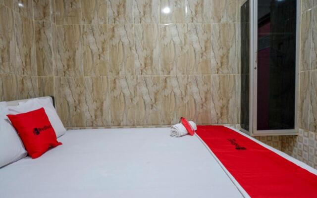 RedDoorz near Kendari Beach 2
