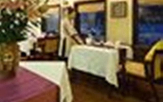 Heritage Line Violet Cruise-Ha Long Bay and Lan Ha