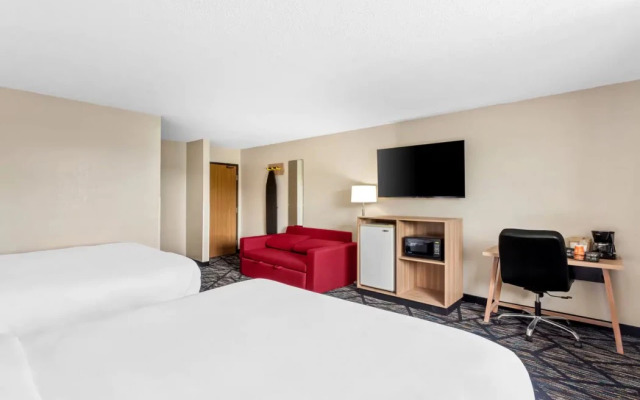 Quality Inn & Suites Howe - Sturgis