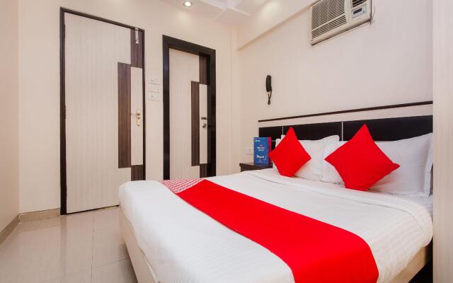 OYO 9849 Hotel Divine Residency