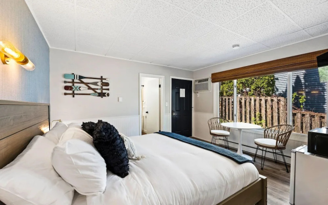 Fresh Coast Motel