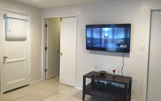 Lovely 1-Bedroom Home with Pool