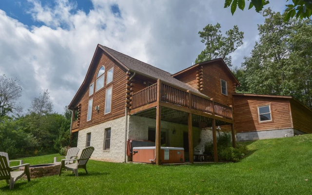 Lucky Bear Lodge House