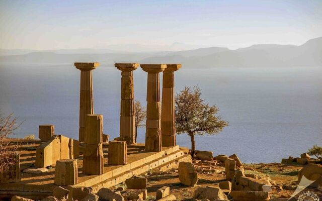 Assos taş konak