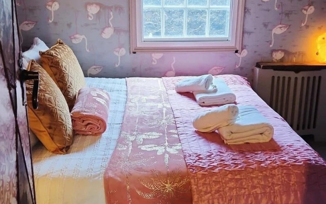 Looking Glass Cottage