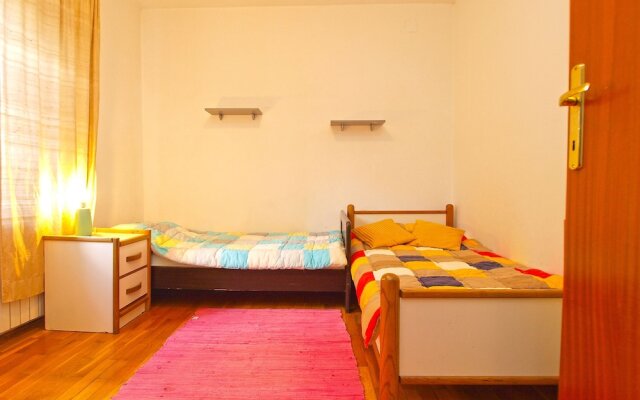 Apartment 1085