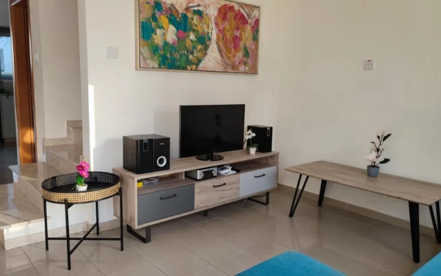 Lovely holiday home,Kapparis,2 swimming pools,Wifi
