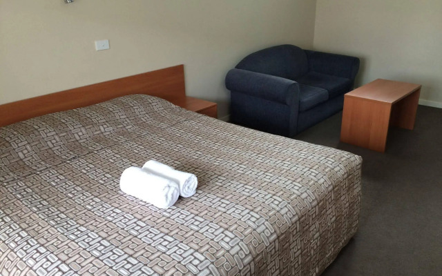Liberty Plains Motor Inn