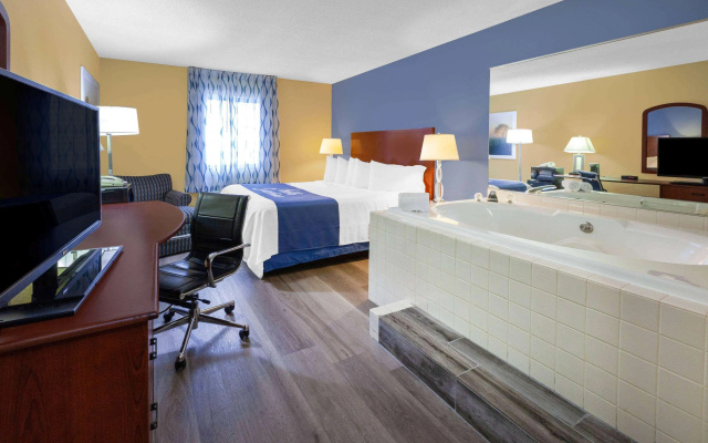 Days Inn by Wyndham Milan Sandusky South