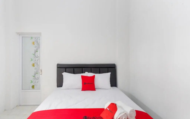 RedDoorz near Pascasarjana UGM 2 – Guest Rooms – Sleman