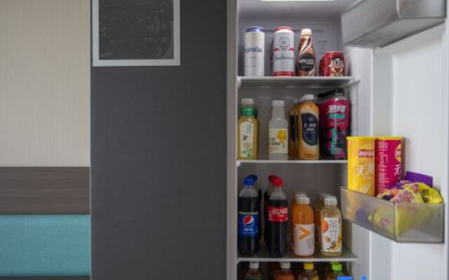 i Electronic Sports Hotel (Shanghai Zhoupu Subway Station Wanda)