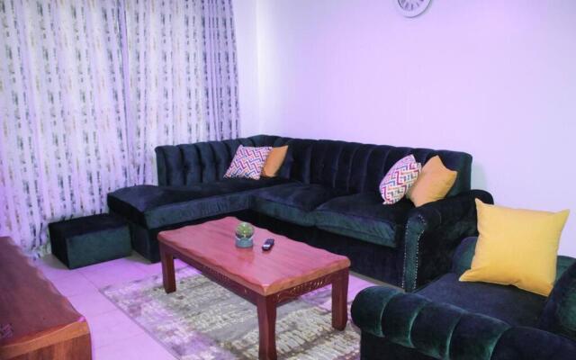 Lovely Emerald Green 3-Bedroom Apartment