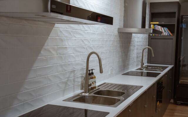 Mackay Adventure Lodge