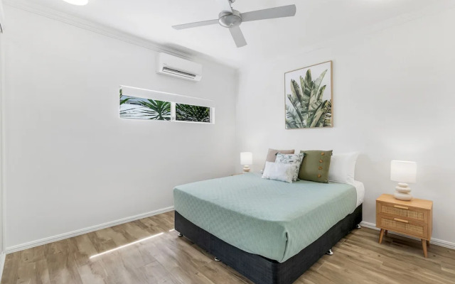 Spacious 3-beds w Direct Access to Pool