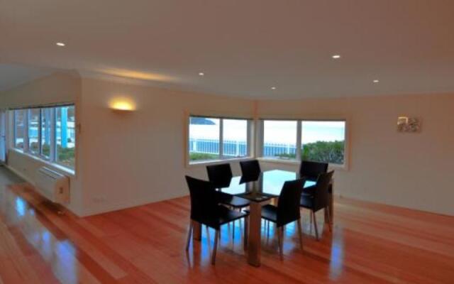 The Esplanade Kingston Beach Apartment