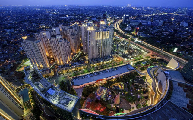 Clover Residence Near Mall Ambassador