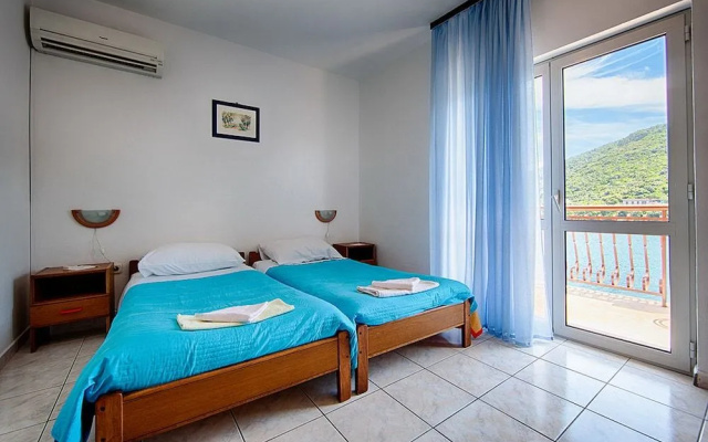 Apartments Malo Lago