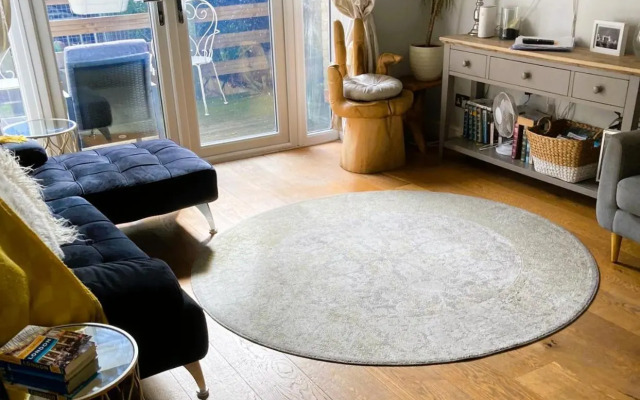 Three Bedroom Apartment by Beautiful Park