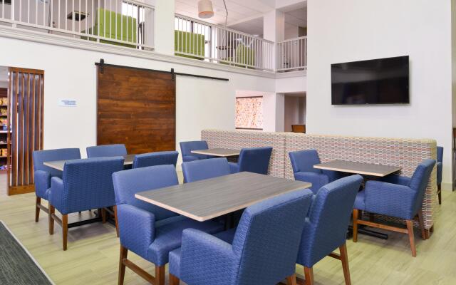 Holiday Inn Express Palm-Desert by IHG
