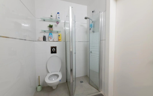 Pool side luxury suite at Royal Park-New Listing