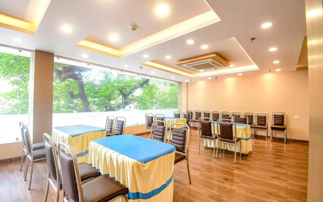 Fabhotel Stay Inn International