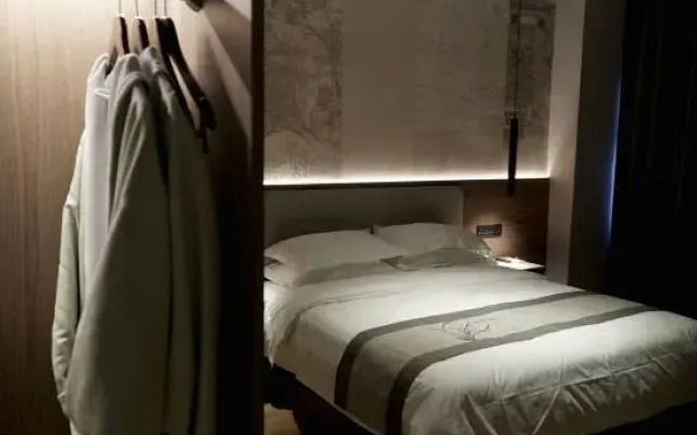 Luoyang Yanshi Meixi Hotel (Wanda Plaza)