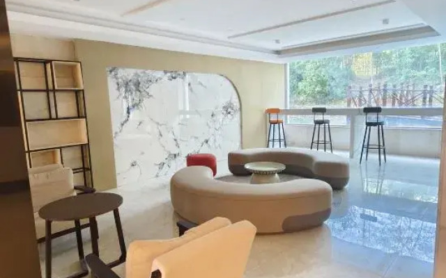 Yixing Eastluus Hotel